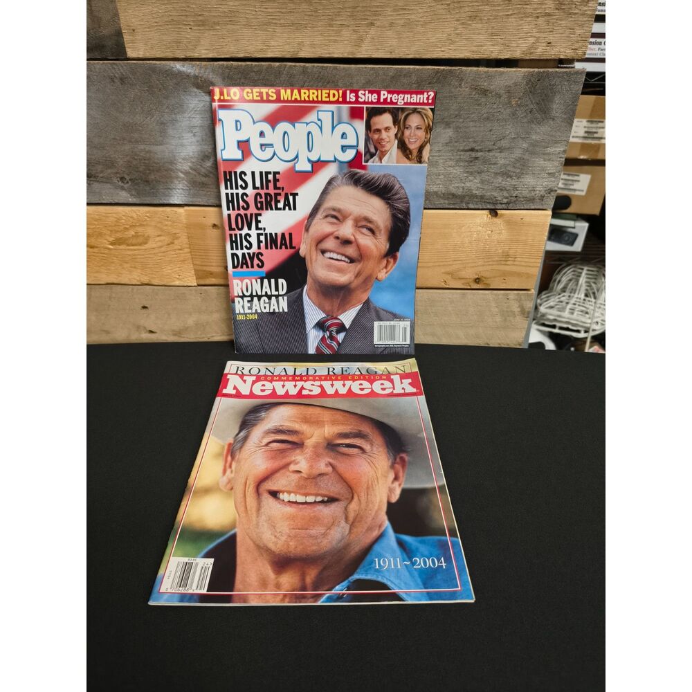 Lot of 2 VTG Magazines - People & Newsweek (Ronald Reagan, June 2004)
